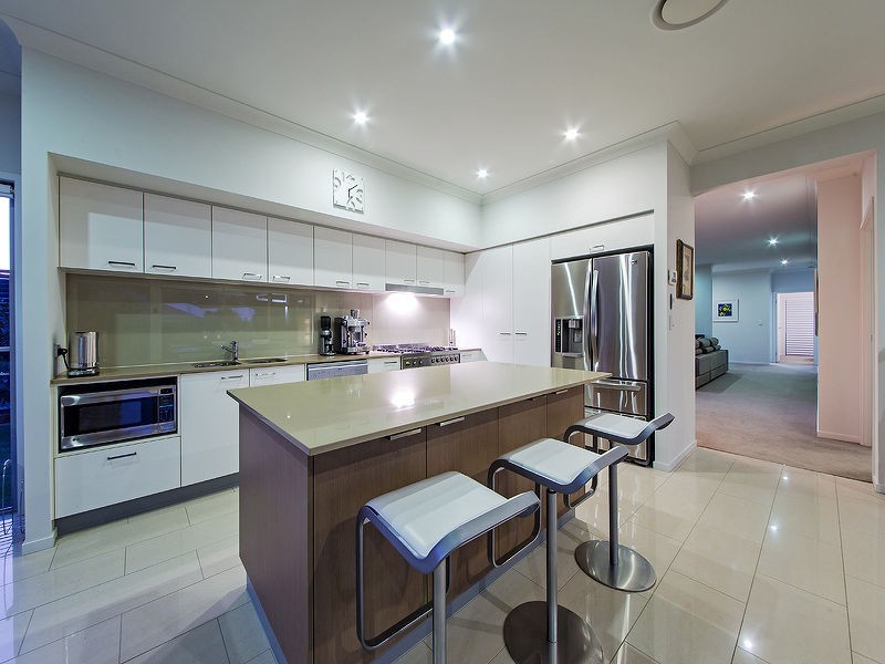 4 Thomson Place, Wakerley QLD 4154