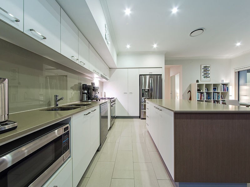 4 Thomson Place, Wakerley QLD 4154