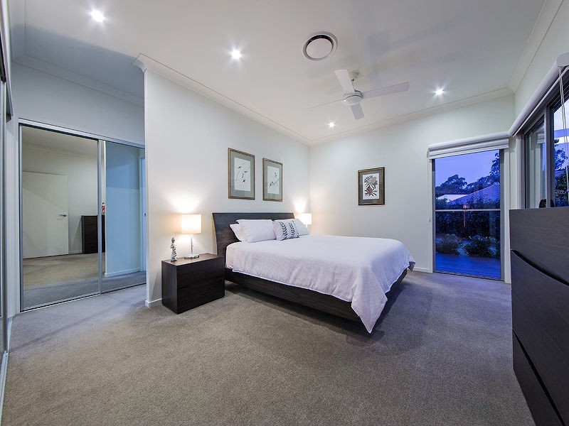 4 Thomson Place, Wakerley QLD 4154