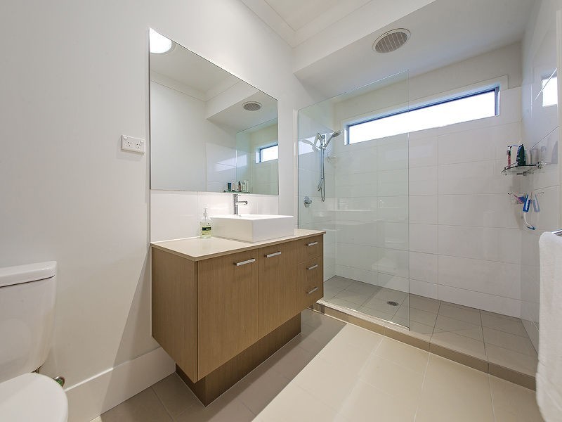 4 Thomson Place, Wakerley QLD 4154