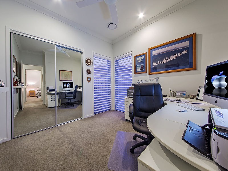 4 Thomson Place, Wakerley QLD 4154