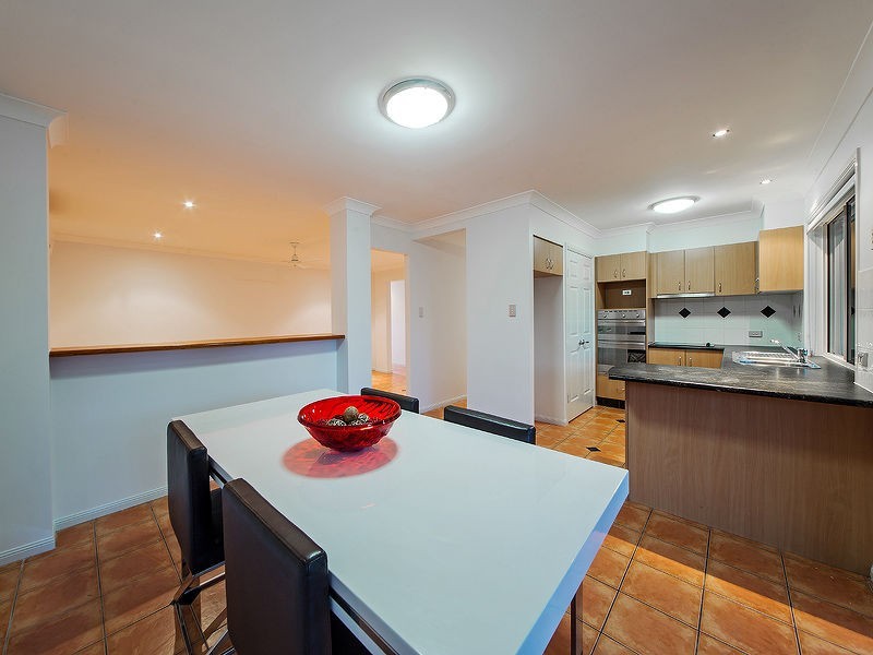 155 Stradbroke Ave, Wynnum QLD 4178