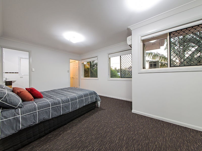 155 Stradbroke Ave, Wynnum QLD 4178