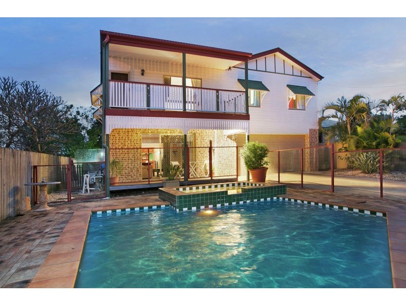 218 Whites Rd, Lota QLD 4179