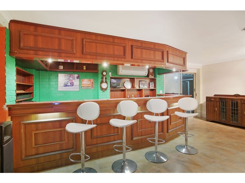 218 Whites Rd, Lota QLD 4179