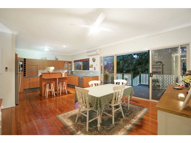 218 Whites Rd, Lota QLD 4179