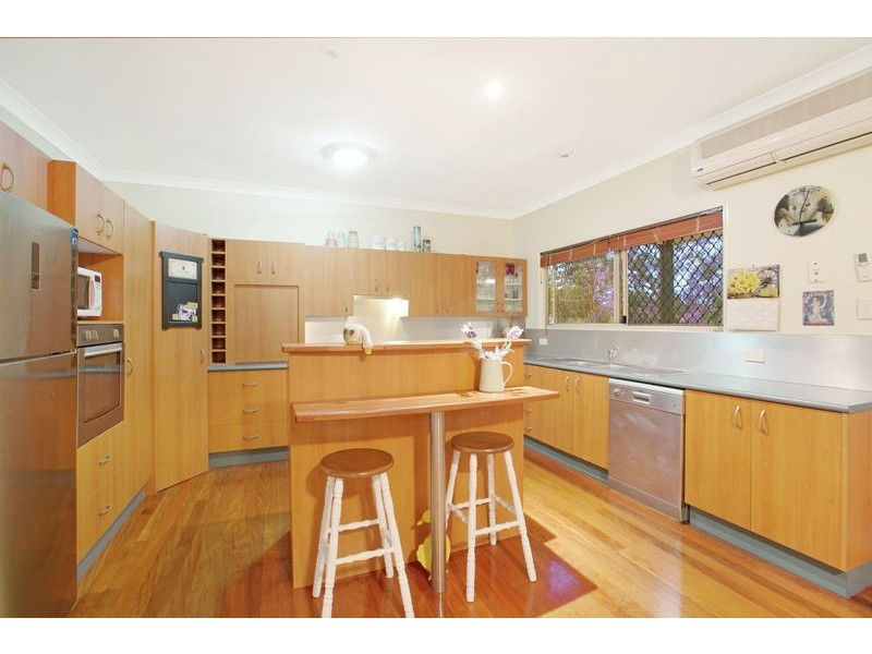 218 Whites Rd, Lota QLD 4179
