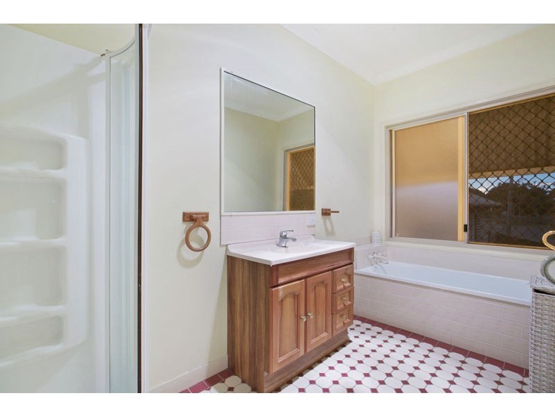 218 Whites Rd, Lota QLD 4179