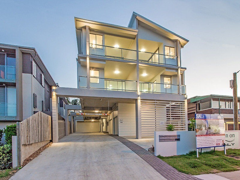 2/54 Yamboyna Street, Manly QLD 4179