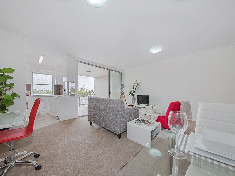 2/54 Yamboyna Street, Manly QLD 4179