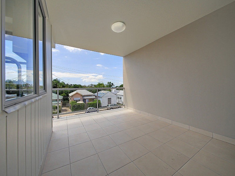 2/54 Yamboyna Street, Manly QLD 4179
