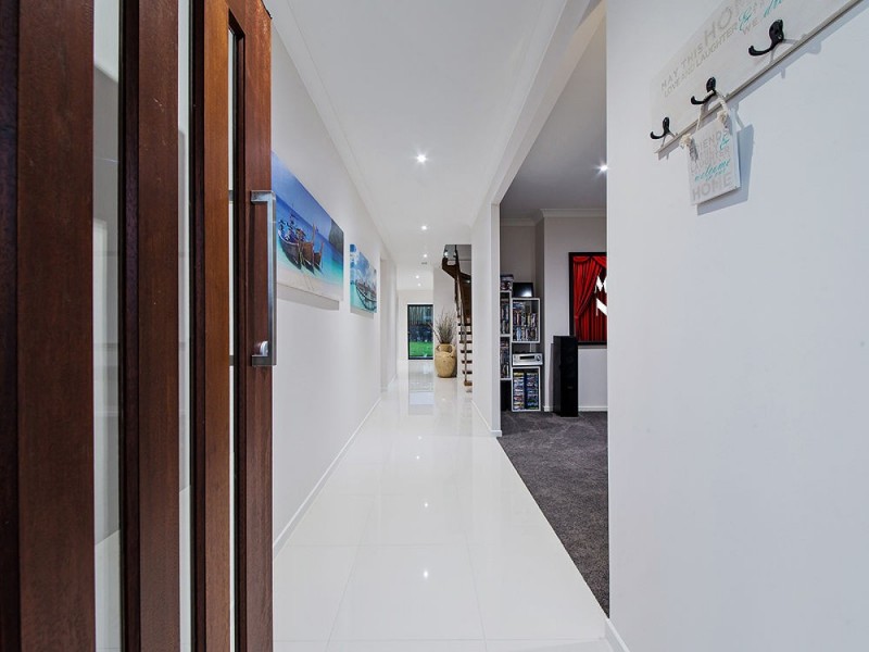 9 Lydia Place, Wakerley QLD 4154