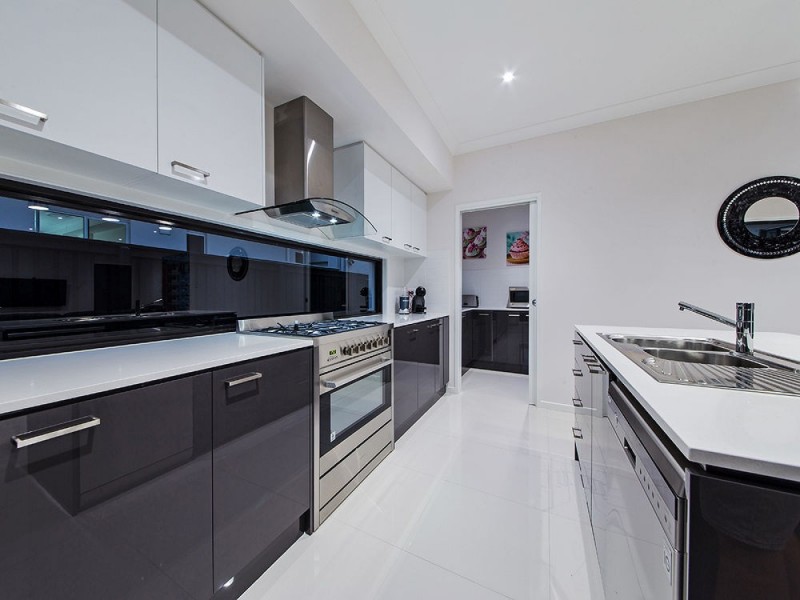 9 Lydia Place, Wakerley QLD 4154