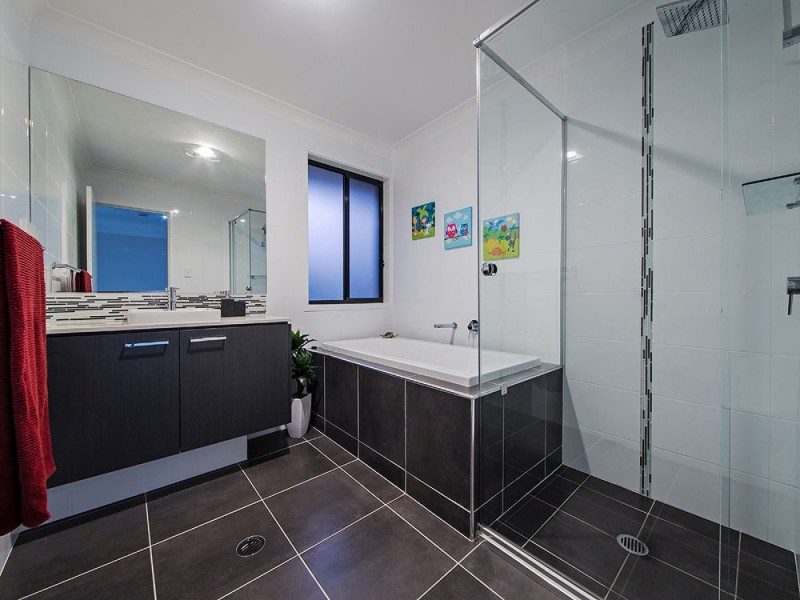 9 Lydia Place, Wakerley QLD 4154