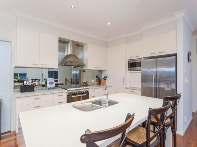 15 Warra Street, Wynnum QLD 4178
