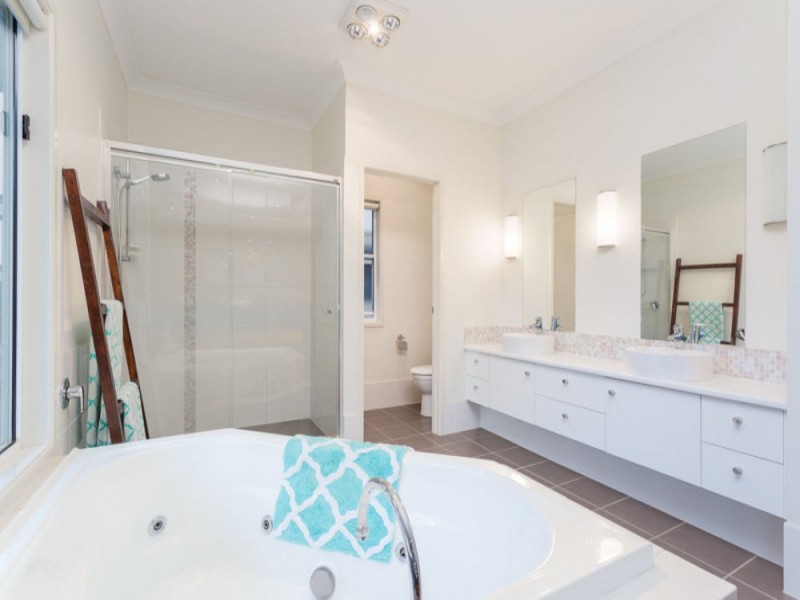 15 Warra Street, Wynnum QLD 4178