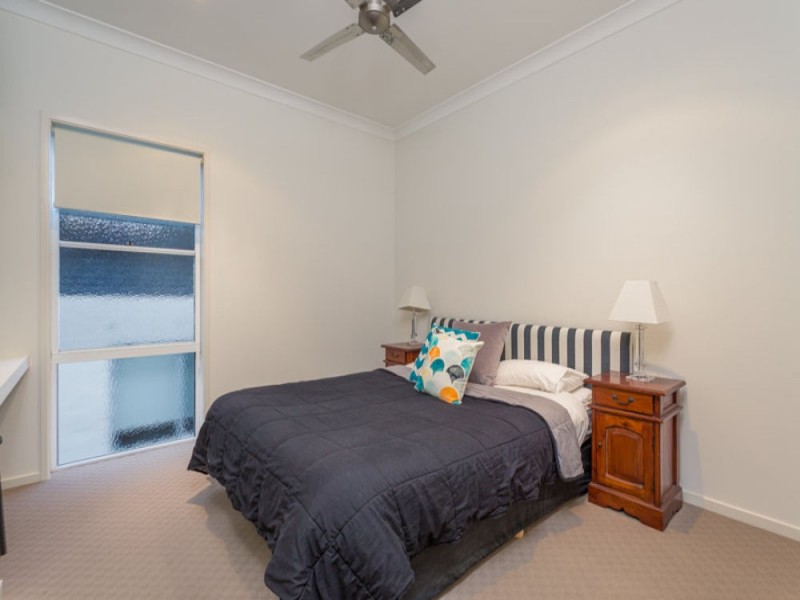 15 Warra Street, Wynnum QLD 4178