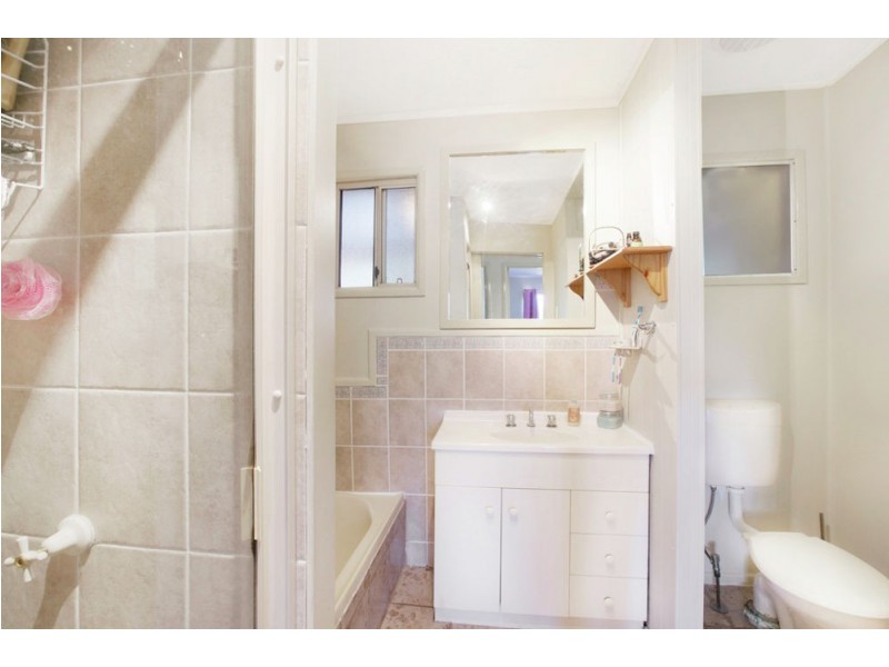 29 Roseberry Pde, Wynnum West QLD 4178