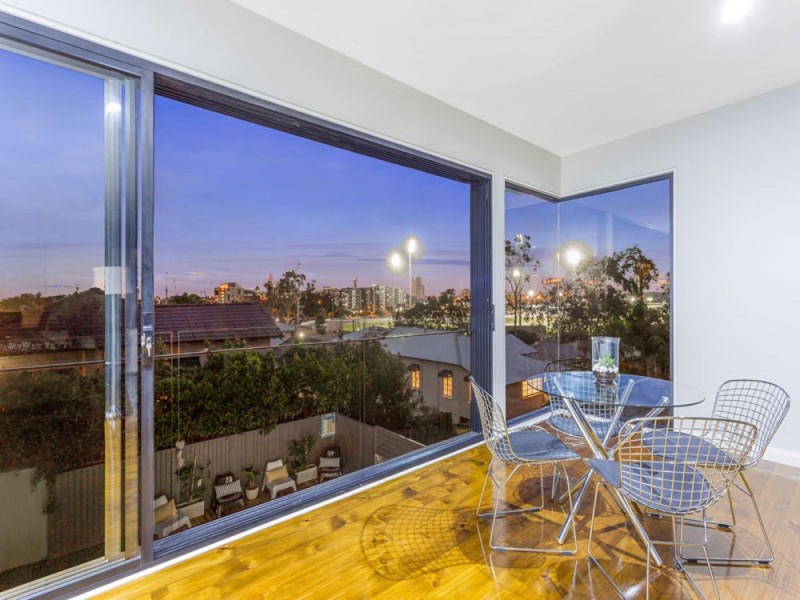 11 Atkinson Street, Hamilton QLD 4007