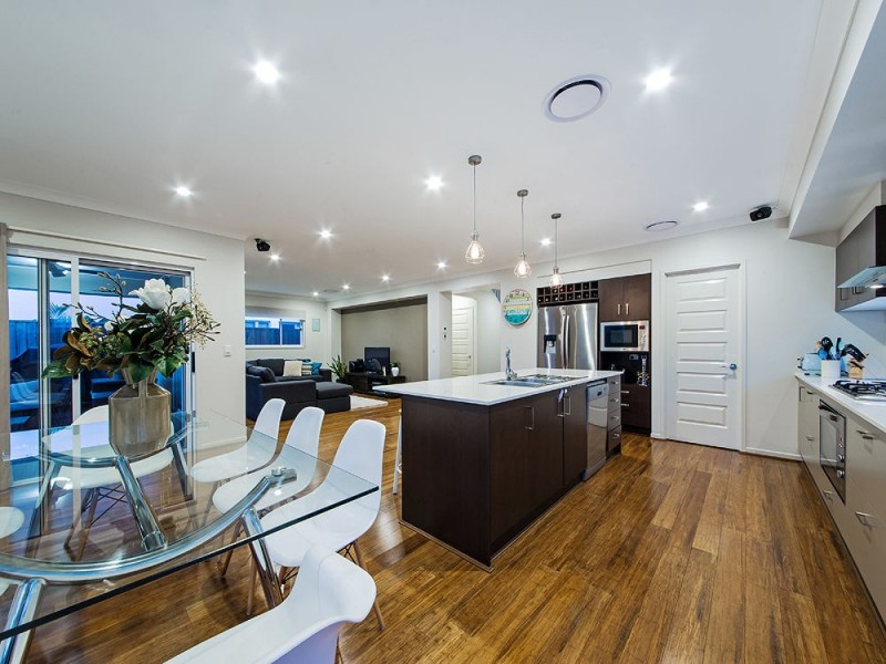 17 Nichols St, Wakerley QLD 4154