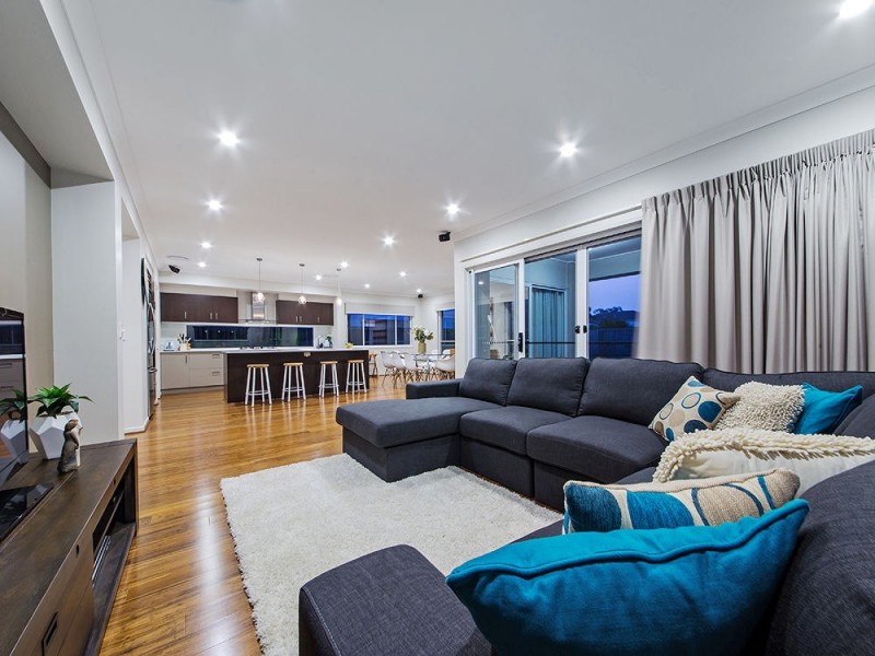 17 Nichols St, Wakerley QLD 4154