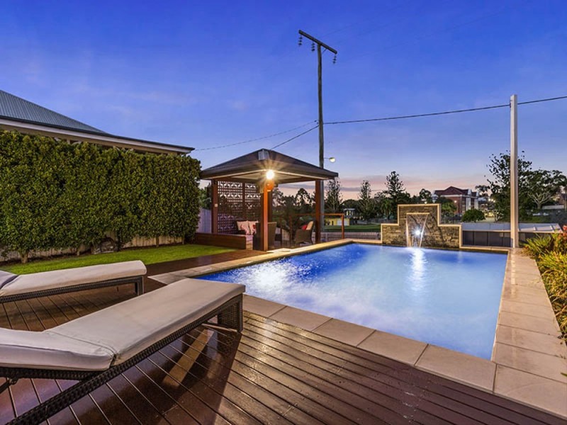 13 Parkview Ave, Wynnum QLD 4178