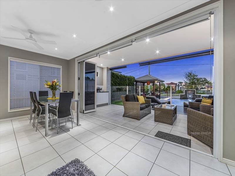 13 Parkview Ave, Wynnum QLD 4178