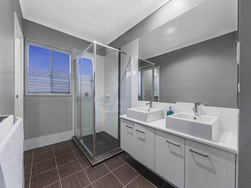 13 Parkview Ave, Wynnum QLD 4178