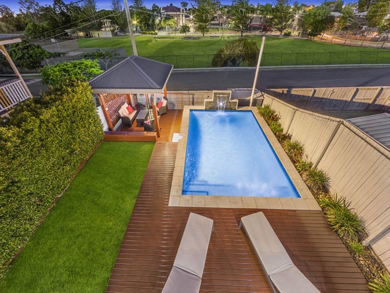 13 Parkview Ave, Wynnum QLD 4178