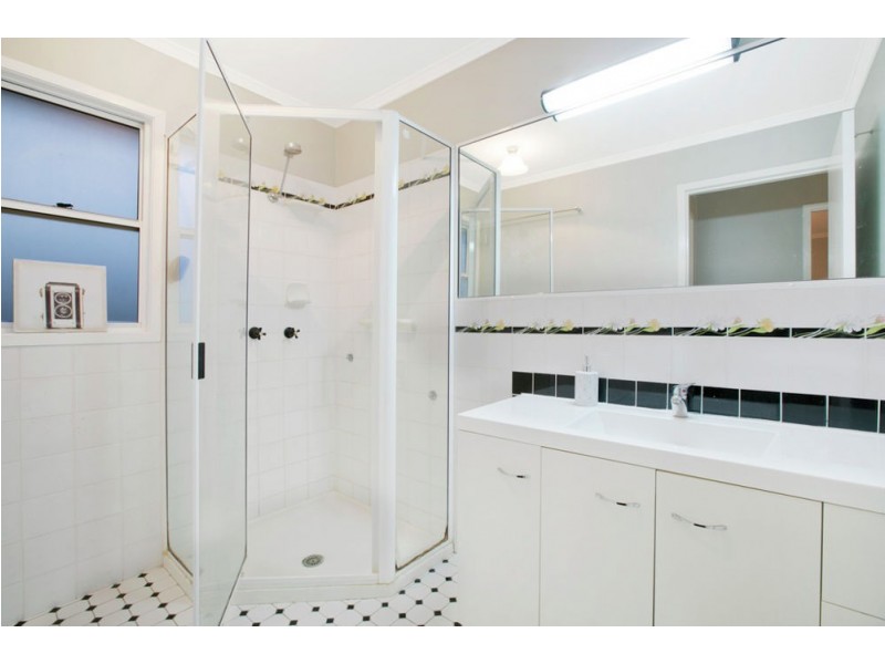 3 Tarooko St, Manly West QLD 4179