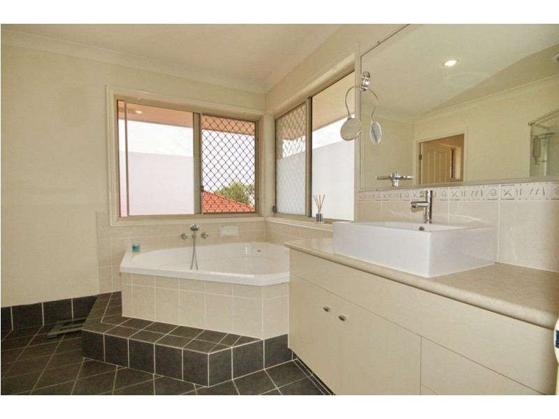 4 McCormack Place, Wakerley QLD 4154