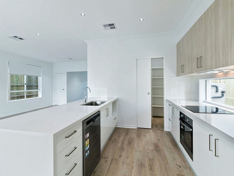 54 Hindes St, Lota QLD 4179