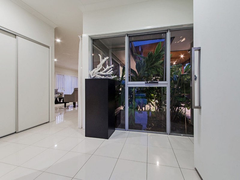 7 Esk Crescent, Wakerley QLD 4154