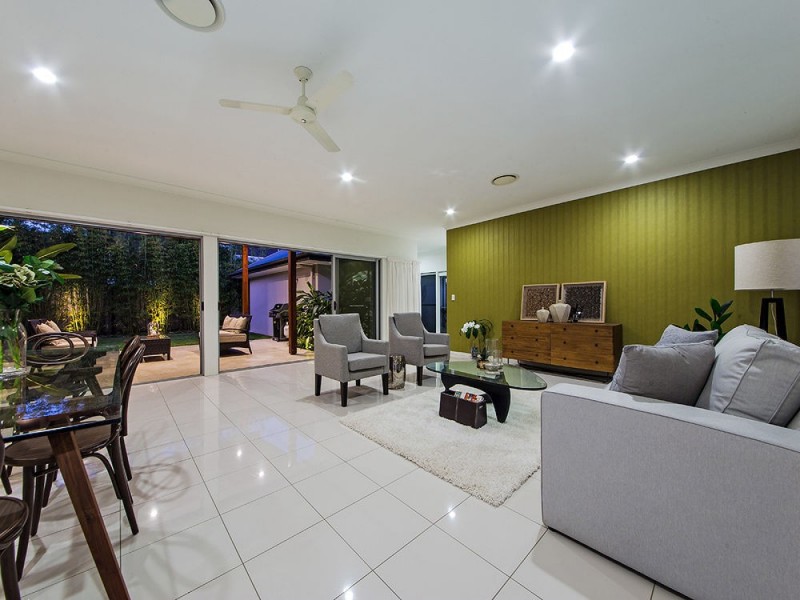 7 Esk Crescent, Wakerley QLD 4154