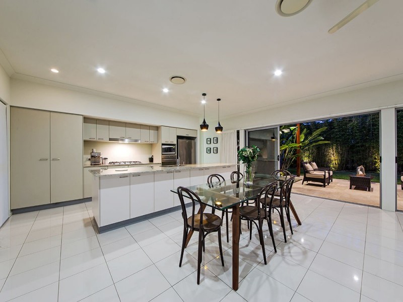 7 Esk Crescent, Wakerley QLD 4154