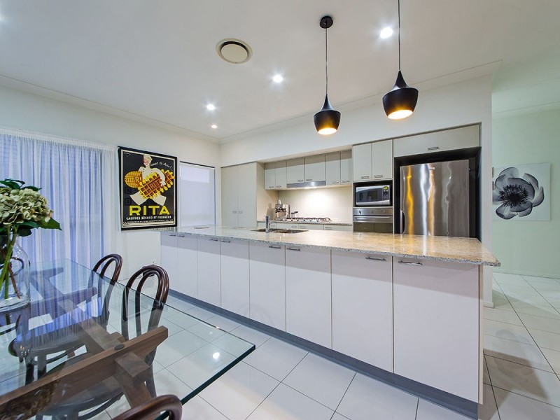 7 Esk Crescent, Wakerley QLD 4154