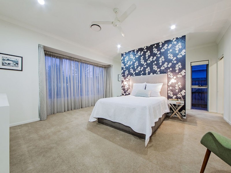 7 Esk Crescent, Wakerley QLD 4154