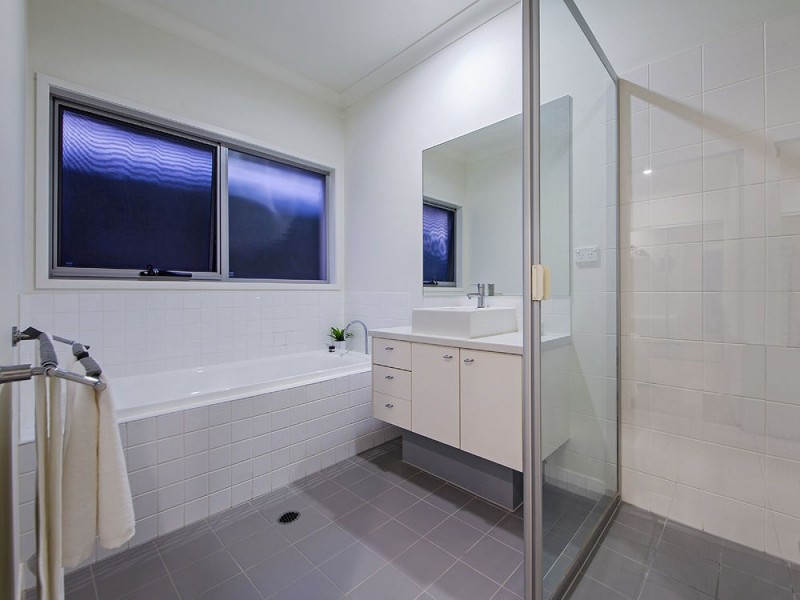 7 Esk Crescent, Wakerley QLD 4154