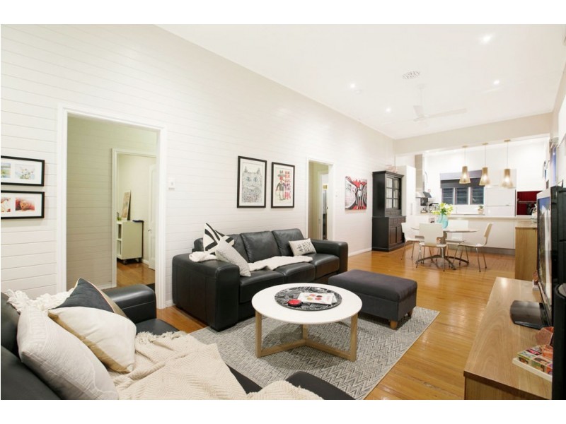 76 Clara St, Wynnum QLD 4178