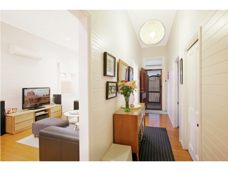 76 Clara St, Wynnum QLD 4178