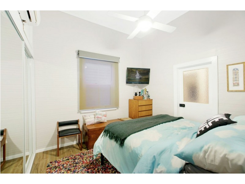 76 Clara St, Wynnum QLD 4178