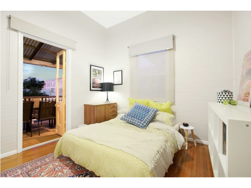 76 Clara St, Wynnum QLD 4178