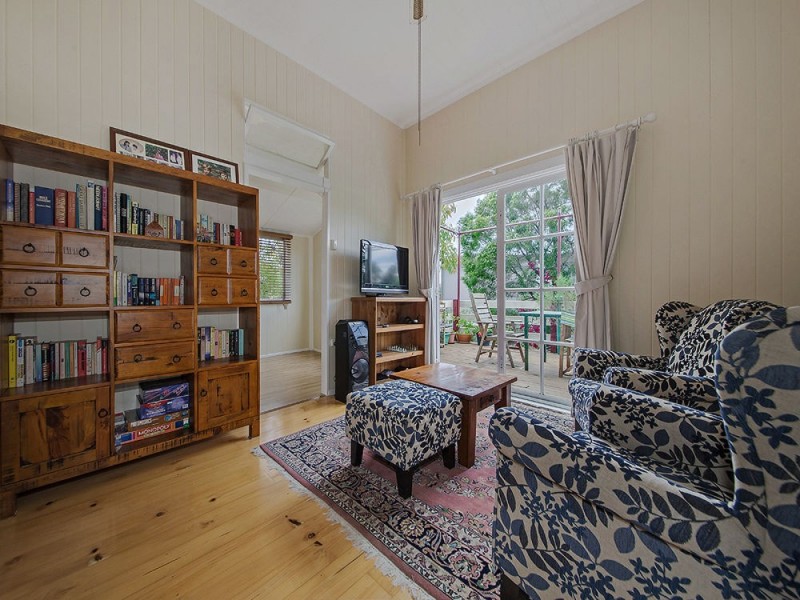 52 Cardigan Pde, Manly QLD 4179
