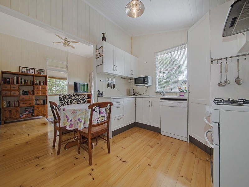 52 Cardigan Pde, Manly QLD 4179