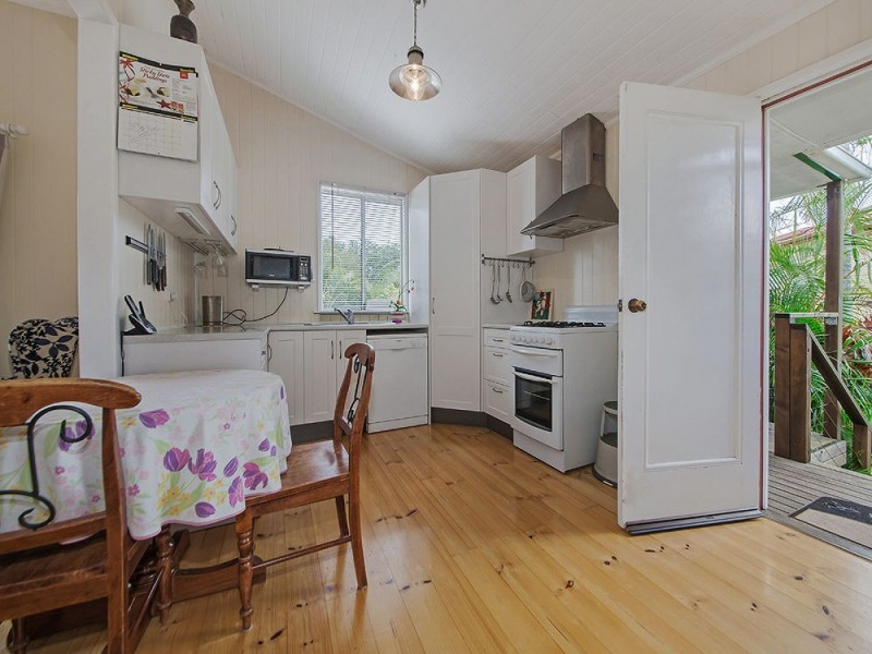 52 Cardigan Pde, Manly QLD 4179