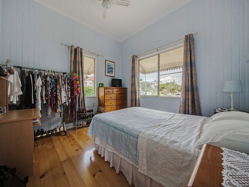 52 Cardigan Pde, Manly QLD 4179