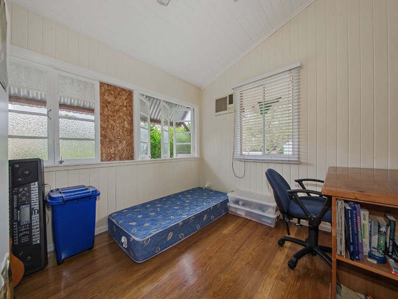 52 Cardigan Pde, Manly QLD 4179
