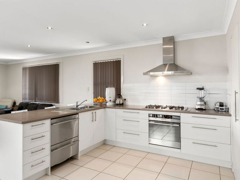 801 Esplanade, Lota QLD 4179
