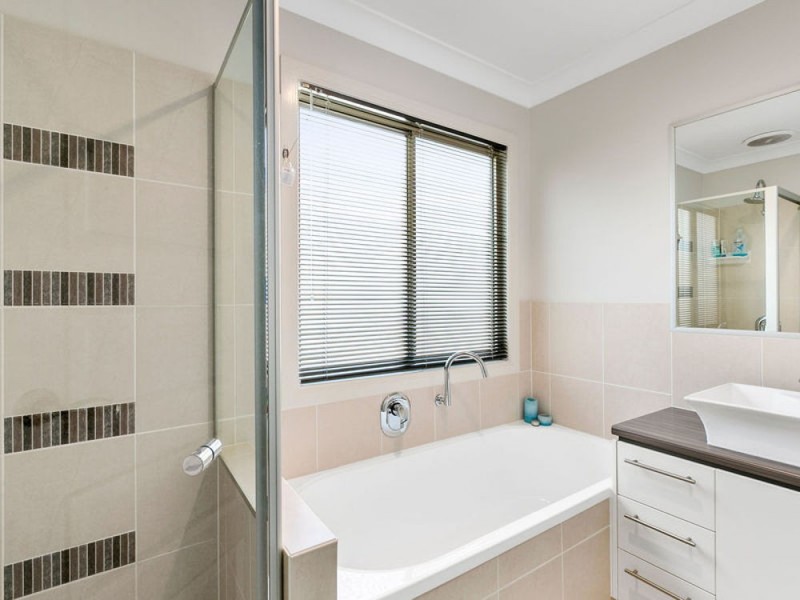 801 Esplanade, Lota QLD 4179