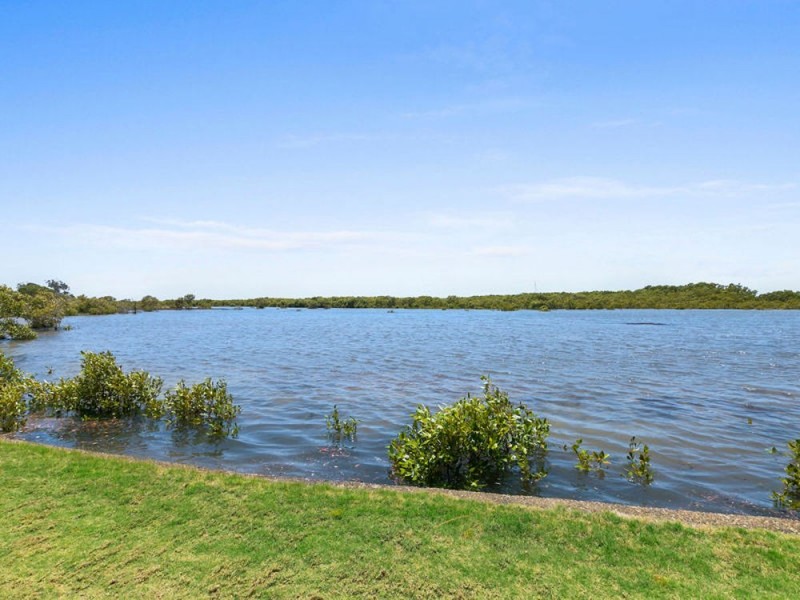 801 Esplanade, Lota QLD 4179